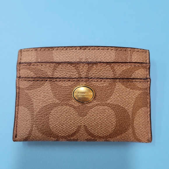 Coach Handbags - EUC Coach slim card holder